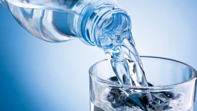 Baret po spekulojnë me ujin, e shesin njësoj ose më shtrenjtë se kafeja, rritja me 30%