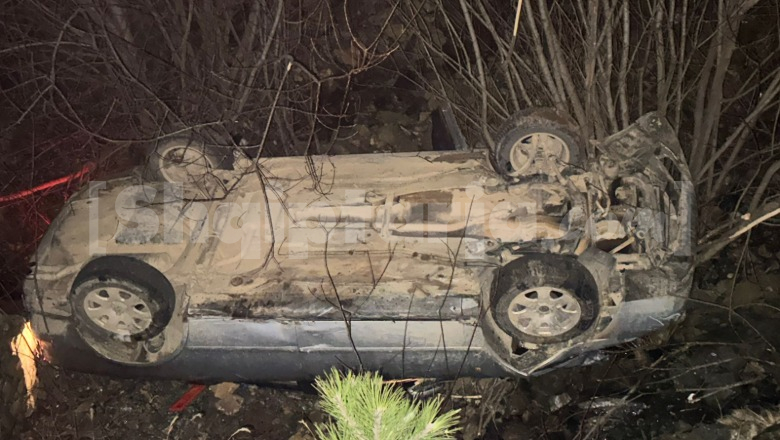 Aksident në Pukë/ ‘Audi’ humb kontrollin, përfundon i përmbysur 10 m poshtë rrugës