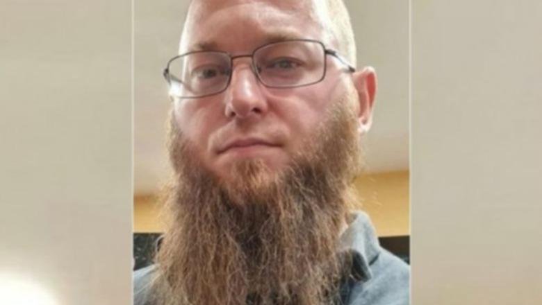 Tentuan të heqin përgjuesin në banesën e të kërkuarit Erjon Llapushi, nën hetim detektivja private dhe i afërmi i tij