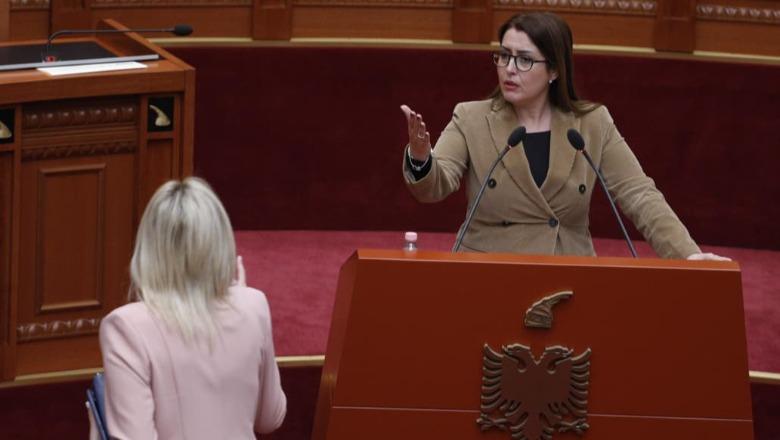 Zhupa i ndërhyn gjatë fjalës në foltore, Manastirliu: Ke gjë personale me mua?