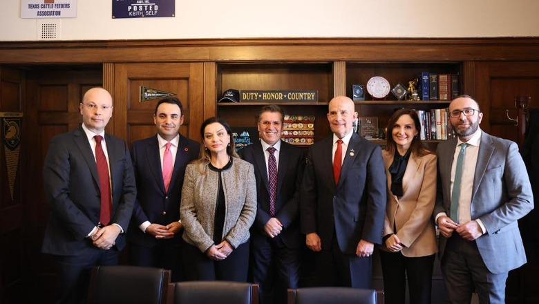 Deputetët e opozitës takojnë kongresmenin amerikan: Zero tolerancë ndaj korrupsionit dhe krimit të organizuar, e vetmja mënyrë që Shqipëria të ecë përpara