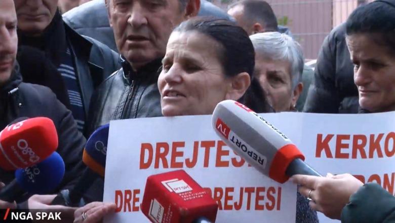 Banorja mes lotësh protestë para SPAK kundër resortit të Ulajt: Duam drejtësi, jemi në vendin tonë