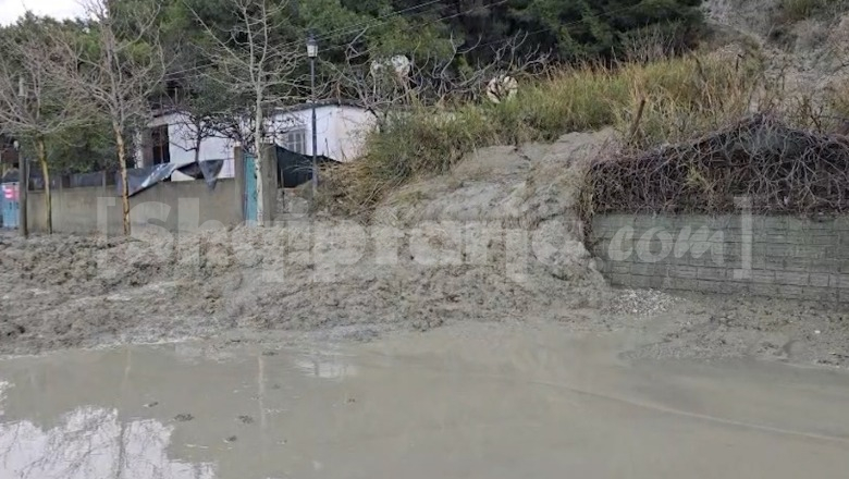 Durrës/ Reshjet e dendura të shiut shkaktojnë rrëshqitje dherash te kodra e Currilave! Bllokime në njërin aks