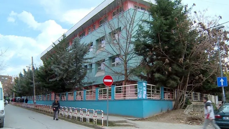 Tiranë/ 'Nuk jep mësim prej 3 shkurtit', DRAP reagon për rastin e mësuesit që u fliste nxënësve për Jehovain në 9-vjeçaren 'Gustav Majer'