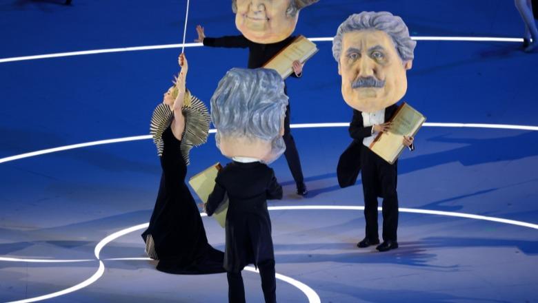 Olimpiada/ De Angelis dirigjon orkestrën, Carey këndon ‘Volare’! Një homazh për Carrà