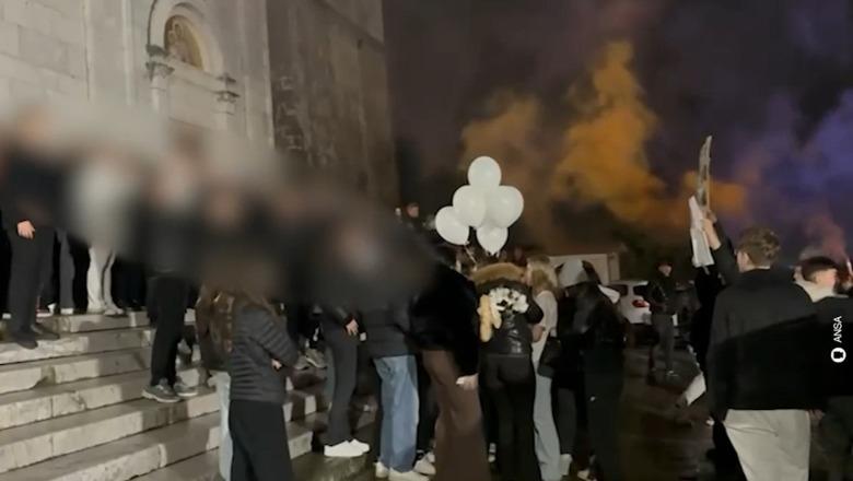 Familja Kola e shuar nga monoksidi në Lucca, dhjetëra të rinj në meshën përkujtimore, i pranishëm dhe kardinali Ernest Troshani