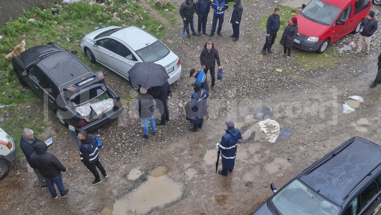 Mish dhe produkte bulmeti që tregtoheshin në mes të baltës, AKU dhe Policia aksion në tregun informal të Milotit (VIDEO)