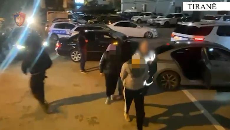 Po transportonin 5 emigrantë të paligjshëm kundrejt pagesës prej 2700 euro, arrestohen 2 të rinjtë në Tiranë