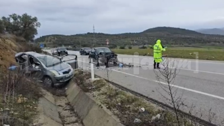 Përplasen dy makina në aksin Vlorë-Selenicë, plagoset një vajzë