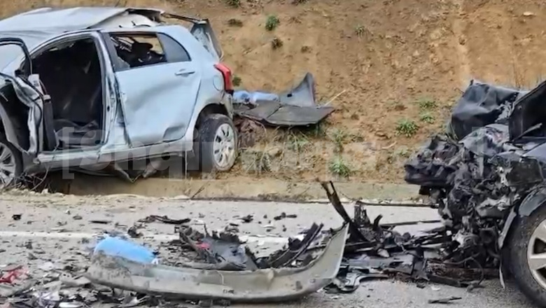 Përplasen dy makina në aksin Vlorë-Selenicë, plagoset një vajzë! Një nga mjetet përfundon mbi kanal  (VIDEO)