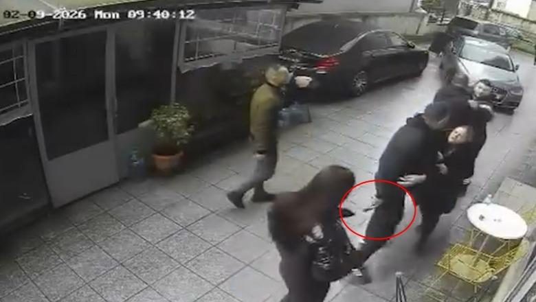 VIDEO/ Sherr për parkimin, polici nga Tropoja nxjerr armën në mes të Tiranës! AMP nis hetim në gjendje të lirë 