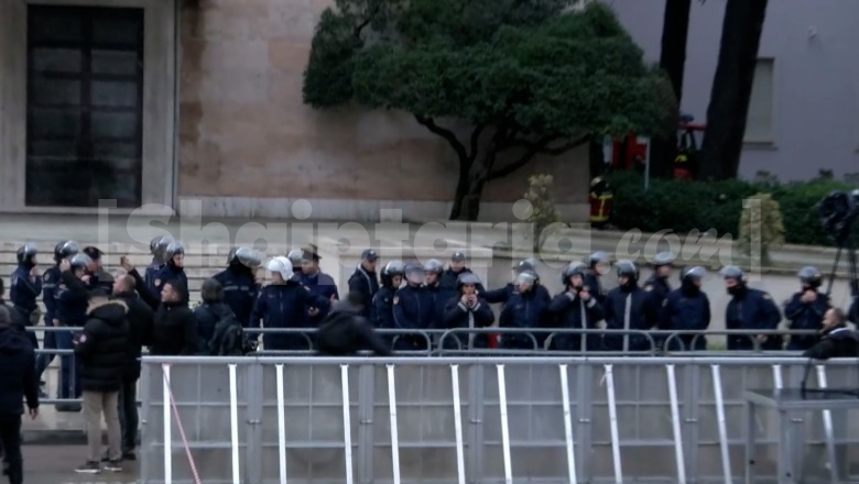 Pas pak protesta e PD, 1350 efektivë në terren për të garantuar sigurinë! Berisha shkon në selinë e PD