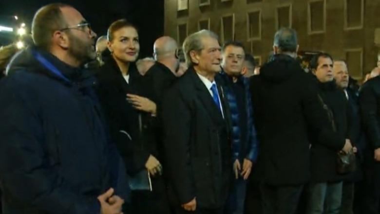 Artur Ajazi: Sharlatanët