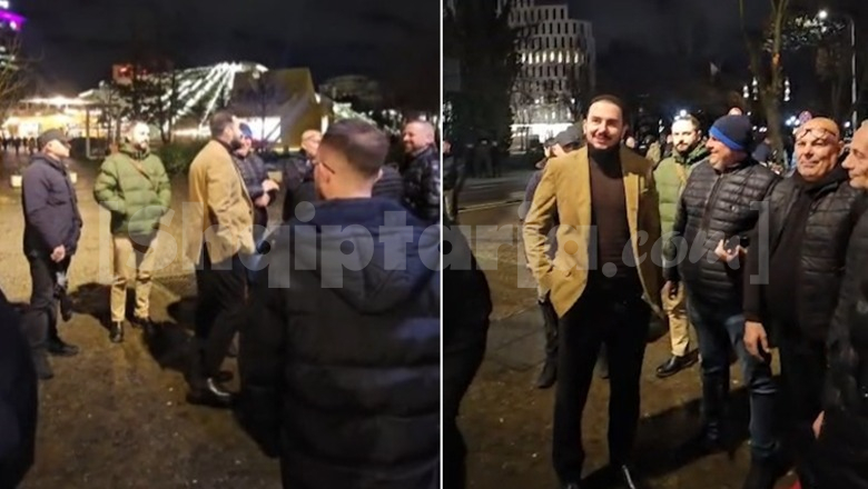 Salianji në protestën e PD, i qëndron larg ‘frontit’! Qesh e bisedon me përkrahësit e vet