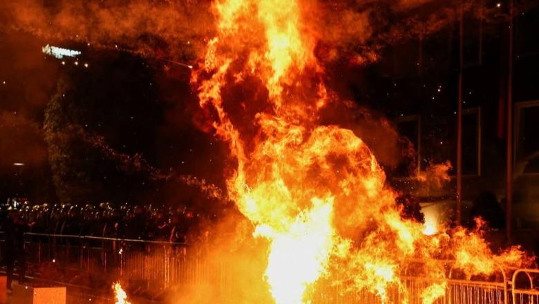 Sulmi ndaj policëve/ Koçiu pas protestës së PD: Kriminelë të organizuar, akt barbar! Braçe: Përpjekje për të vrarë shërbyesit e shtetit 