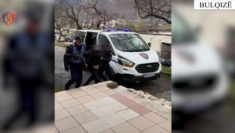 Bulqizë/ Dhunoi fizikisht 51-vjeçarin dhe i dëmtoi makinën, arrestohet i riu! Në kërkim prej një viti! (EMRI)