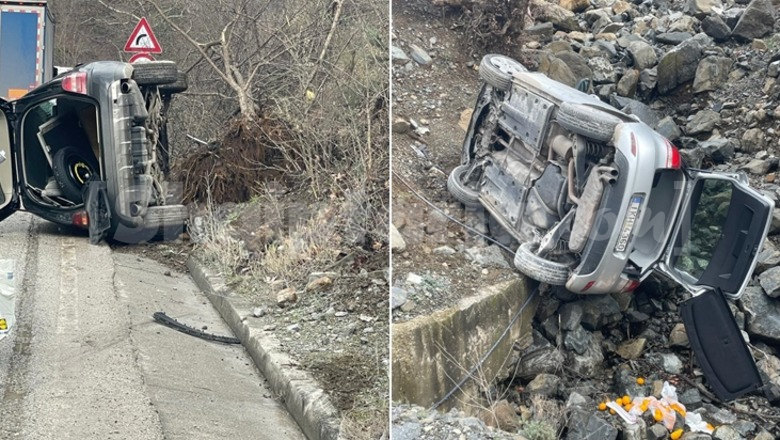 Aksident i dyfishtë në aksin Elbasan-Librazhd, makinat përfundojnë të përmbysura