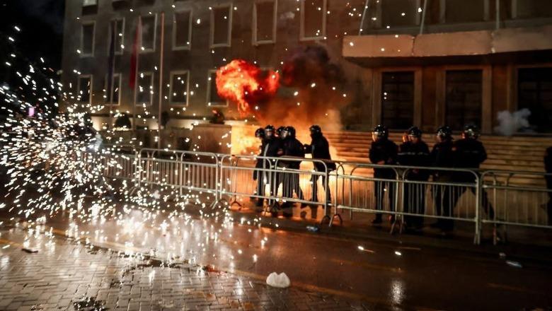 Namir Lapardhaja: Molotova dhe Lotndjellësa