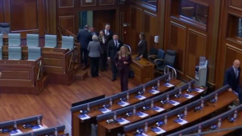 Kurti për kryeministër dhe Albulena Haxhiu për kryetare Parlamenti, deputetët mblidhen për seancën konstituive të Kuvendit të Kosovës