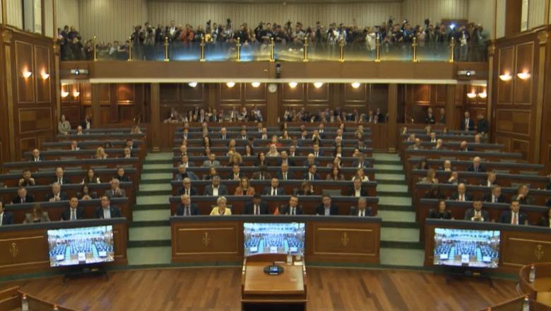 118 deputetë prezentë në seancën konstituive të Kuvendit të Kosovës, ngrihet komisioni i përkohshëm për verifikimin e kuorumit dhe mandateve