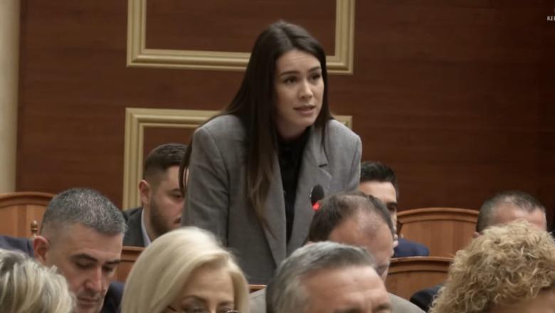 “Jeni katandisur si orkestër me dajre 81-vjeçare”, Zaka për dhunën ndaj policëve në protestën e PD: Jeni askushi që t’i dëmtoni e vrisni!