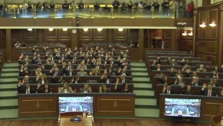 Gjyqi në Hagë, Kuvendi i Kosovës miraton rezolutën për mbrojtjen e ish-krerëve të UÇK-së