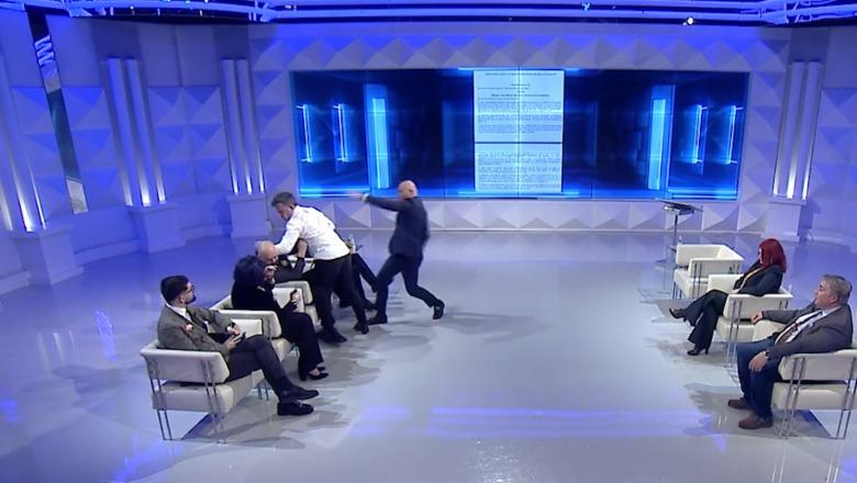 Plas grushti në studio, Berat Buzhala godet Albatros Rexhajn! Ndërhyn Blendi Fevziu (VIDEO)