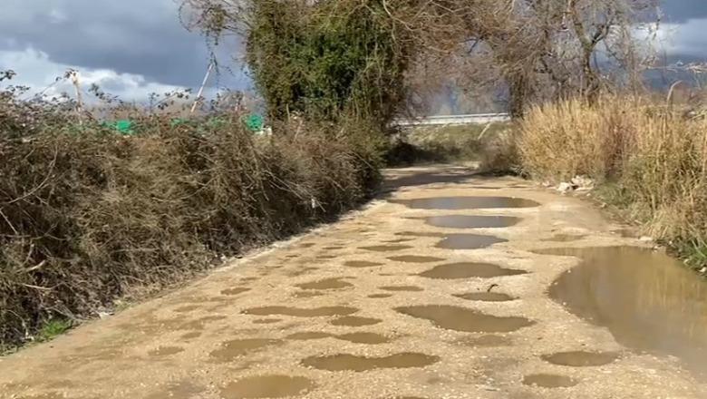 Banorët e Fushë-Krujës në protestë për gjendjen e rrugës: Në bashki s’iu bie ndërmend për ne, të jesh i sëmurë mbërrin i vdekur në spital