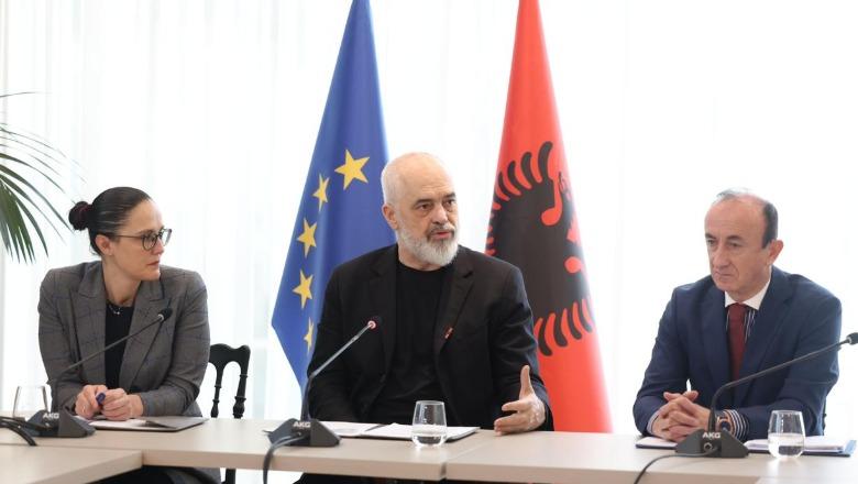 Takimi me drejtuesit e inspektoriateve, Rama – Dash Sulës: Ke për detyrë të adresosh çfarë ke thënë në parlament! Na duhet një sistem i mirë dhe drejtues të aftë