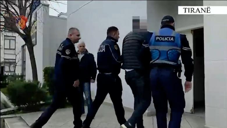 Fshihte në banesë kallashnikov pa leje, pranga 33-vjeçarit në Tiranë