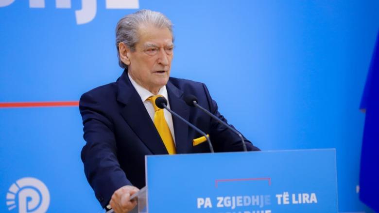 Dash Sula u shfaq krah Ramës, Berisha e sulmon: Shprehja ‘Puthu me Milon’ u bë ‘Puthu me Dashin’