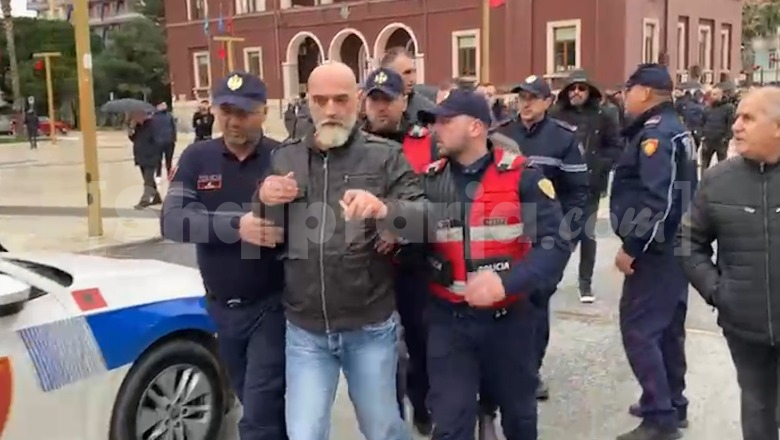 Takimi me banorët e Durrësit, Rama përplaset me qytetarët: Ju jeni PD, çfarë lidhje keni ju