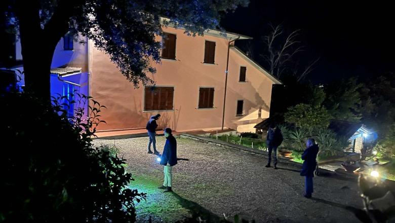 Shkoi për të grabitur një banesë me dy bashkëpunëtorë, vdes shqiptari në Itali! Gjatë arratisë, ra mbi gardhin e hekurt (EMRI)