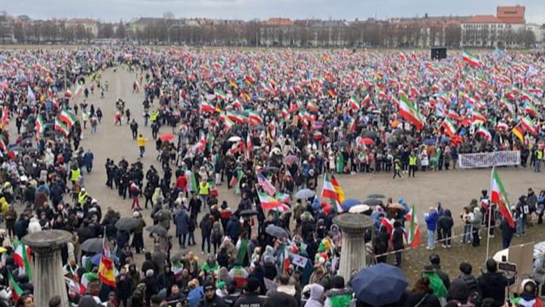 Bild: Deri në 250 mijë persona protestuan kundër regjimit iranian në qendër të Mynihut