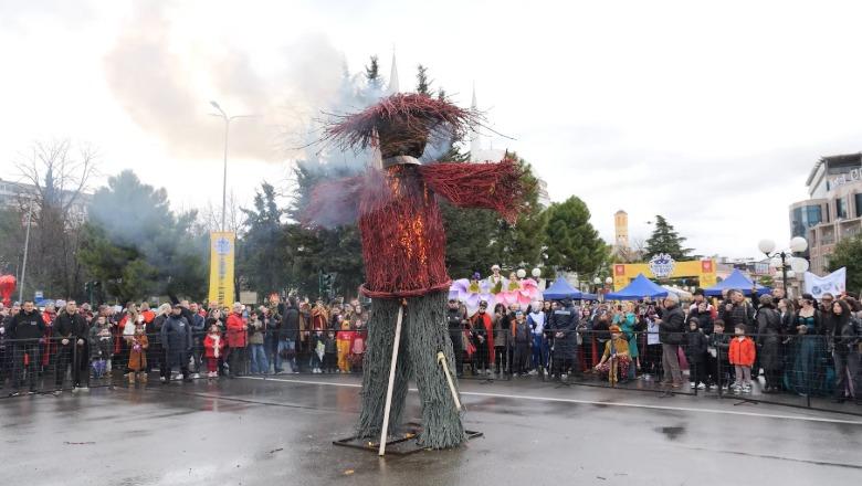 Shkodra i jep fund karnavaleve me djegien e dordolecit, kryeqendra e veriut lë pas një javë plot aktivitete, ngjyra e muzikë