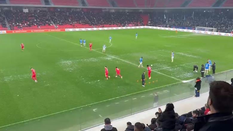 Vonohet nisja e pjesës së dytë, shiu shtyn për disa minuta derbin Partizani - Tirana