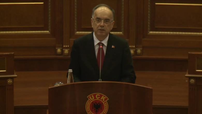 ‘Shqipëria është shtëpia juaj’, Begaj në Kuvendin e Kosovës për 18-vjetorin e Pavarësisë: Liderët e UÇK-së po përballen me akuza të montuara