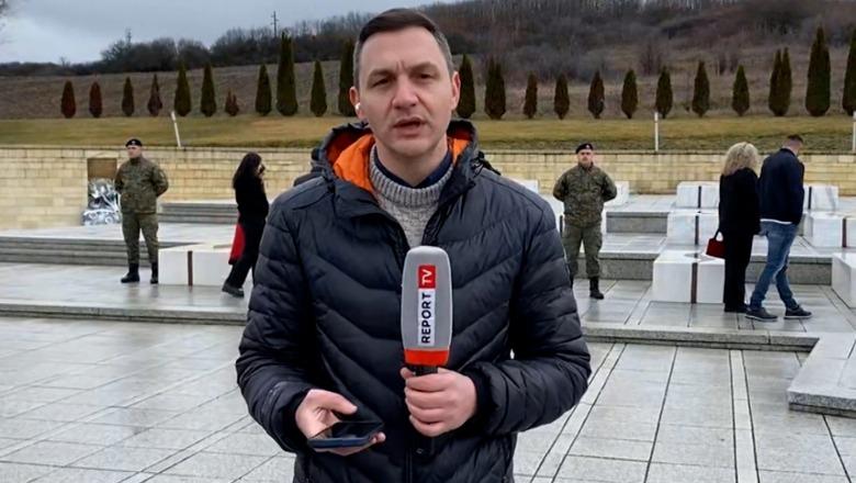 Report TV shkon në Kosovë: Homazhe për familjen Jashari, parada e FSK dhe mijëra protestues për marshimin në Prishtinë për liderët e UÇK-së