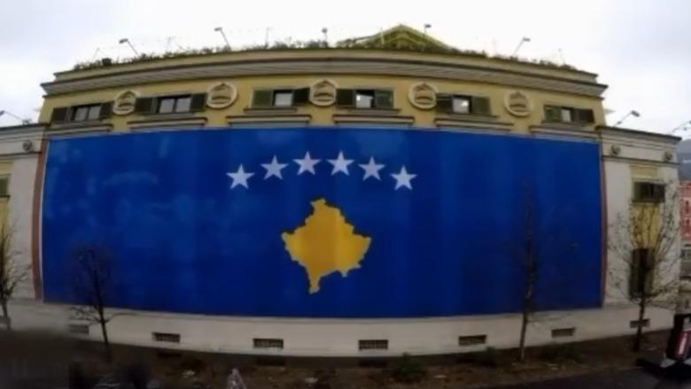 18 vite shtet, Bashkia e Tiranës ‘vesh’ flamurin e Kosovës: Qofsh gjithmonë e lirë!