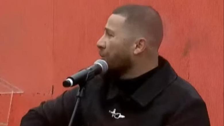 Protesta në Prishtinë, Lyrical Son emocionon me këngën për UÇK-në, thirrja e fortë: Kur liria cenohet, duhet ta kthejmë me zor