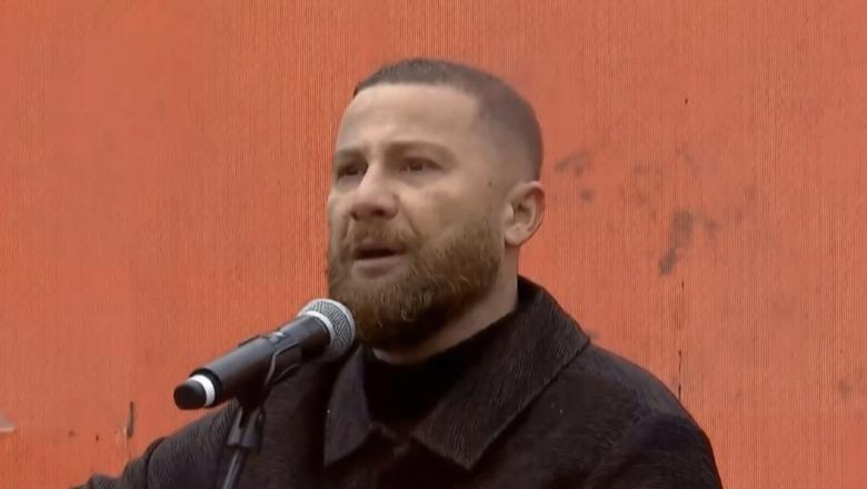 Protesta në Prishtinë, Lyrical Son emocionon me këngën për UÇK-në, thirrja e fortë: Kur liria cenohet, duhet ta kthejmë me zor