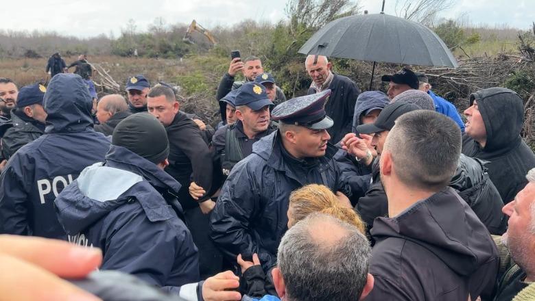 Banorët e Rrjollit sërish në protestë kundër resortit të Bashkim Ulajt, përplasje me policinë: Do hyjmë në grevë urie përpara SPAK (VIDEO)
