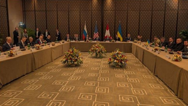 Në tryezë Rusia, Ukraina dhe SHBA, përfundon dita e parë e negociatave 3-palëshe në Gjenevë