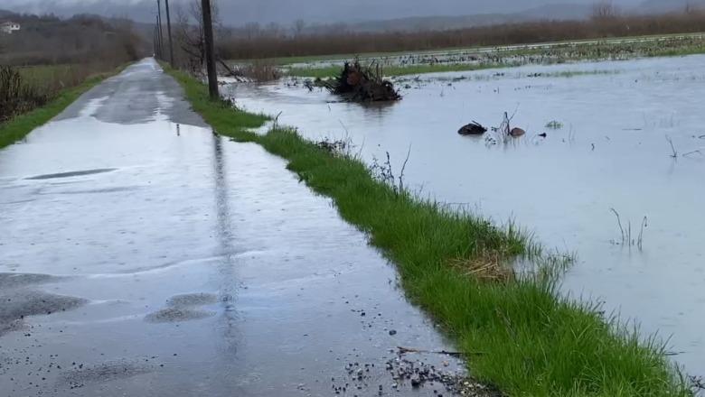 Shkarkimet e HEC-eve/ Oboti ende i përmbytur, niveli i ujit bie në 45 centimetra! Mjetet e larta në gatishmëri, hapet rruga deri në Qafë Thore