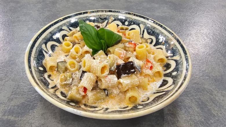 Makarona me patëllxhan dhe borzilok nga zonja Albana