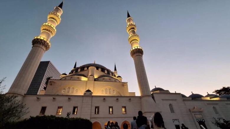 Sot nis muaji i shenjtë i Ramazanit, simboli i sakrificës dhe pastrimit shpirtëror