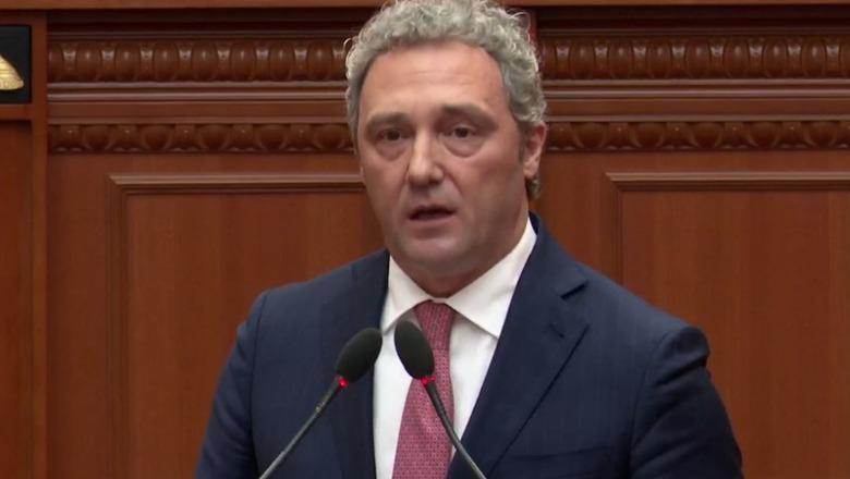 Bardh Spahia në Kuvend: Paratë e korrupsionit të Ballukut po mbajnë peng drejtësinë, janë karburanti që blen heshtjen