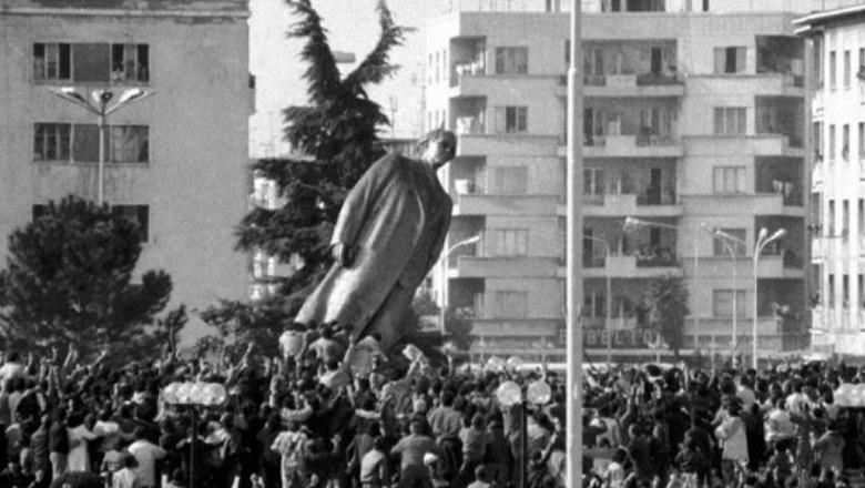 Sot 35 vite nga rrëzimi i bustit të diktatorit Enver Hoxha