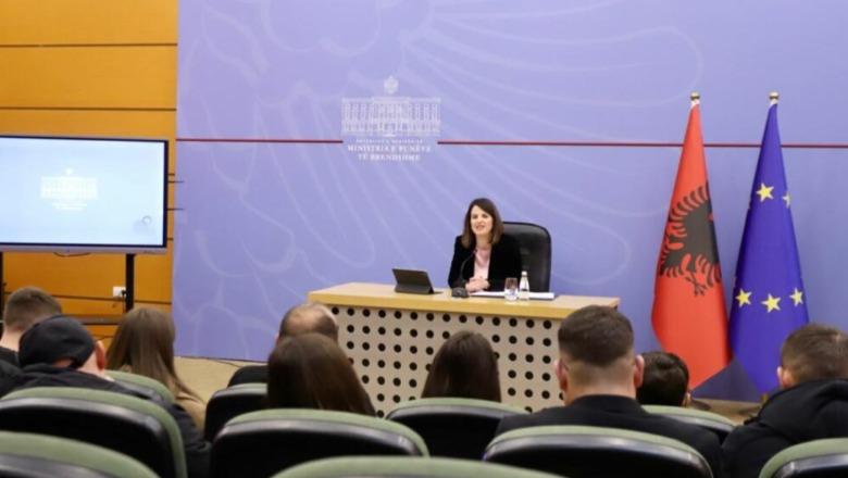 LIVE TV - Koçiu: Rritje e re pagash për policinë! 65 mln euro pasuri të krimit të sekuestrua e konfiskuara, i vëmë në dispozicion të shtetit dhe familjeve të dëshmorëve