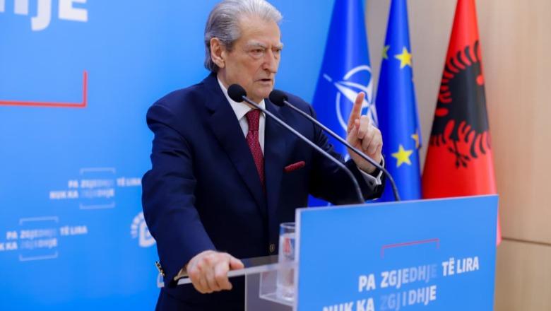 Sot protesta, Berisha porosi protestuesve: Mos shkelni në xhami, respektoni besimtarët